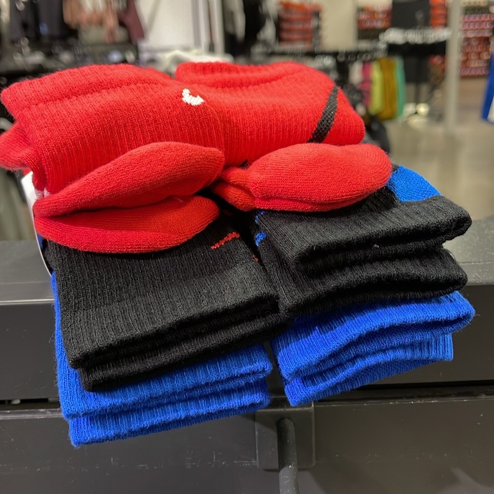 NIKE 
Training Crew Socks (6 Pairs)
Nike Everyday Cushioned
Large - Picture 6 of 16